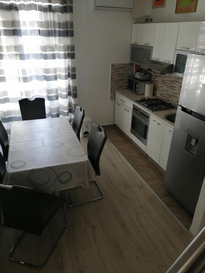 Centar Njivice Apartment Luaran gambar