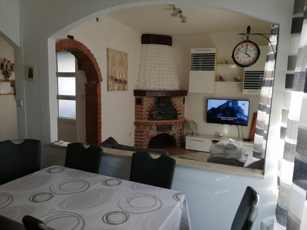 Centar Njivice Apartment Luaran gambar