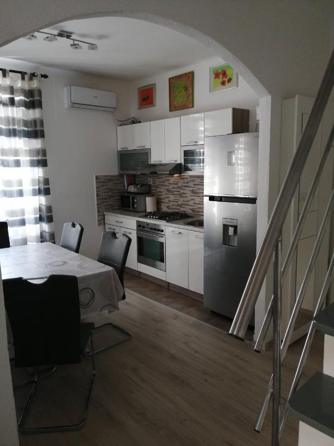 Centar Njivice Apartment Luaran gambar